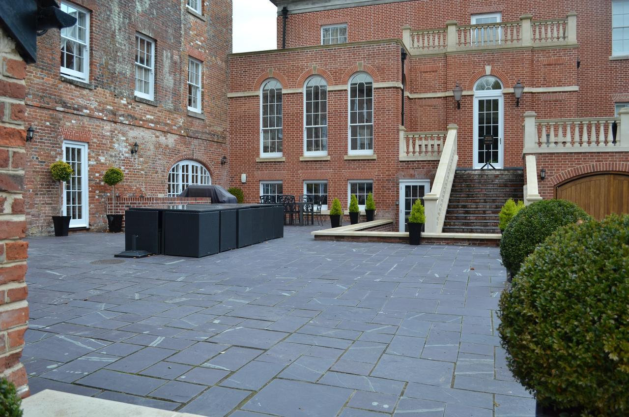 Hotel The West Wing At Everleigh Manor Exterior foto